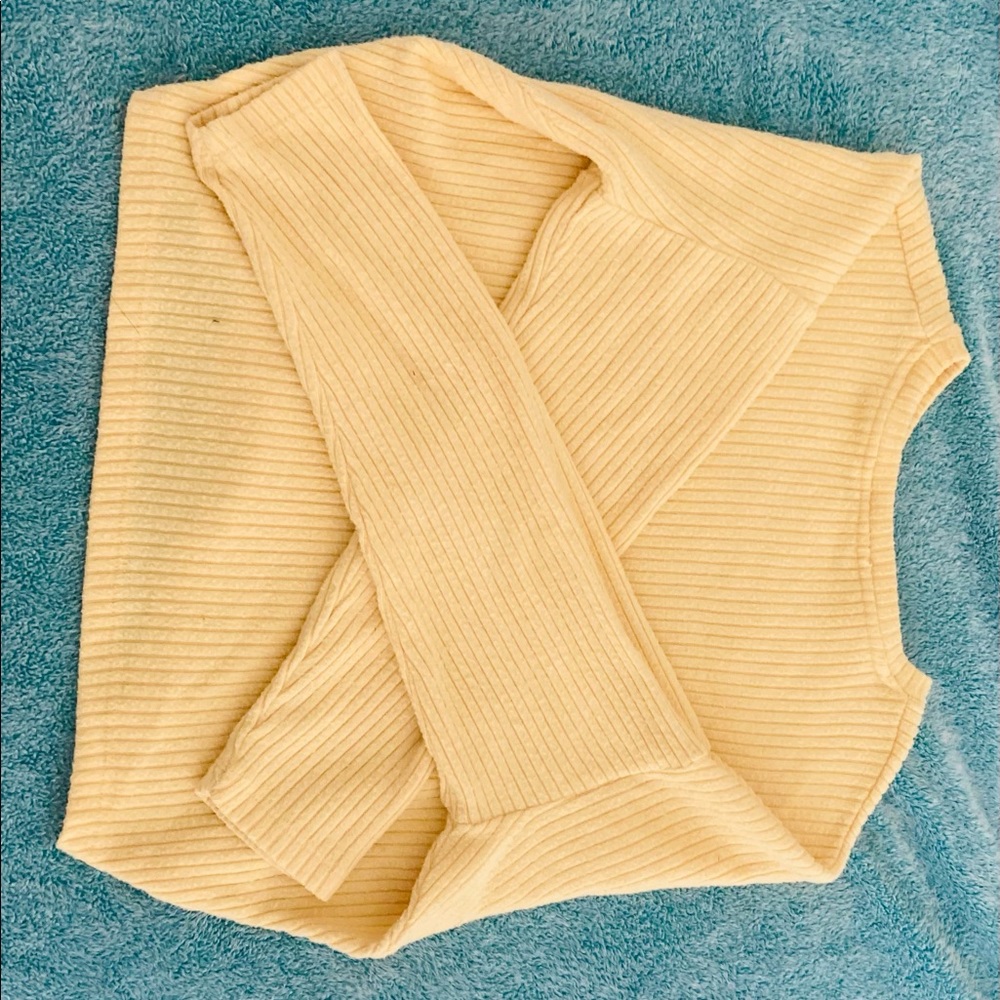 H and M XS-S oversized yellow cropped sweater.